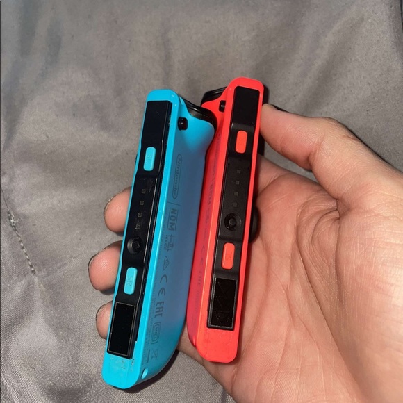 Nintendo switch Console - Picture 3 of 6